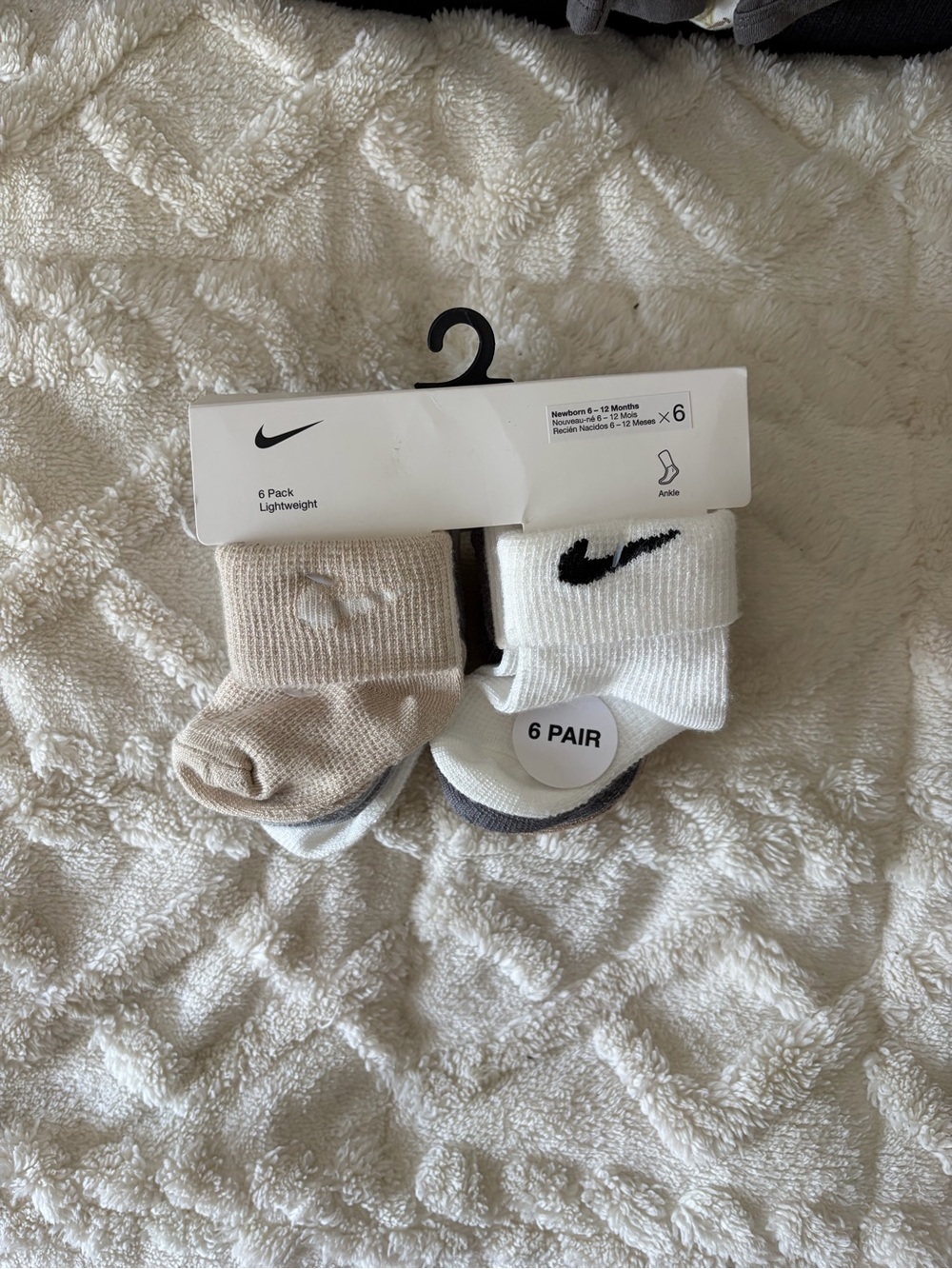 Nike Baby Ankle Socks Pack in White & Beige